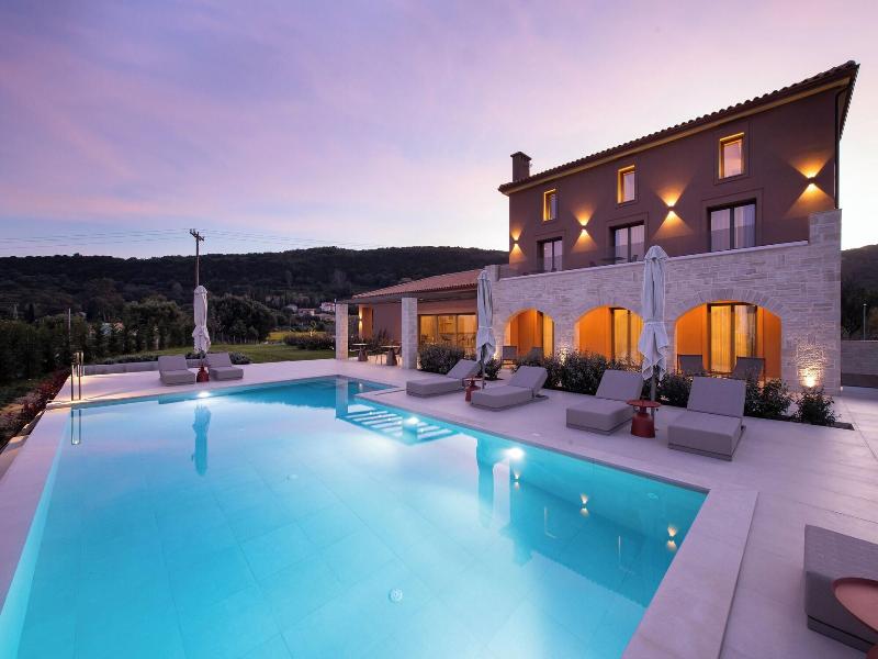 Reveli Suites image