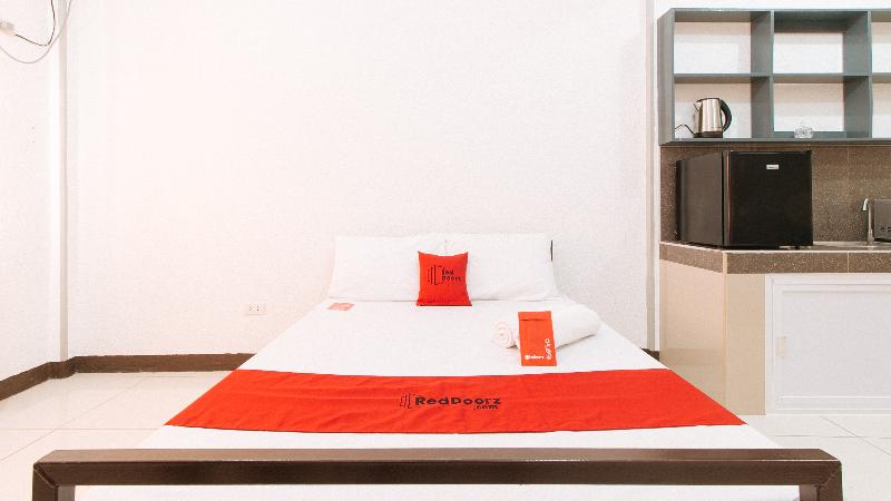 Reddoorz Plus Near Tambo Paranaque