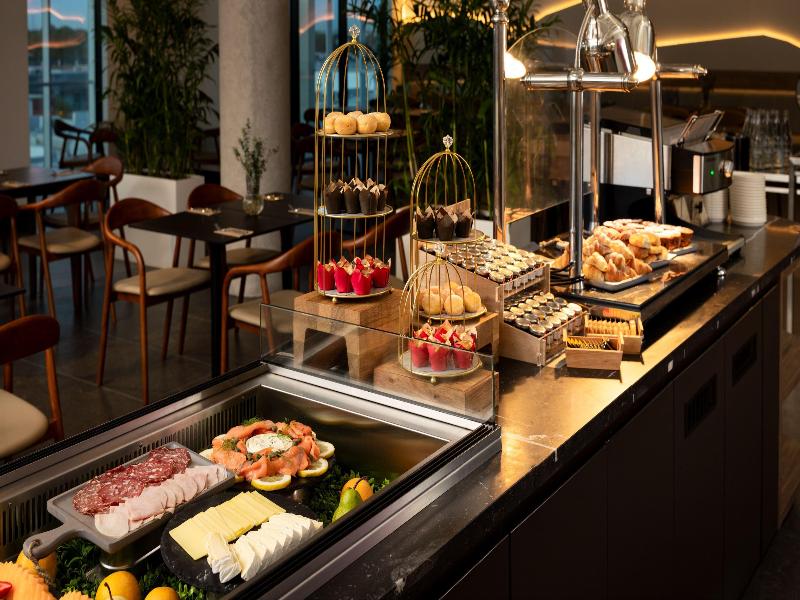 Crowne Plaza Adelaide Mawson Lakes image