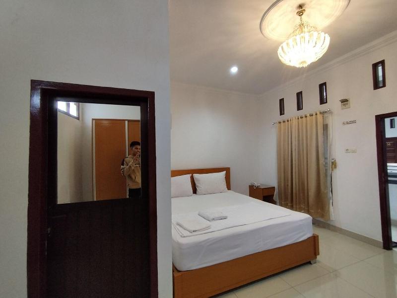 Rich Guesthouse By Zuzu image