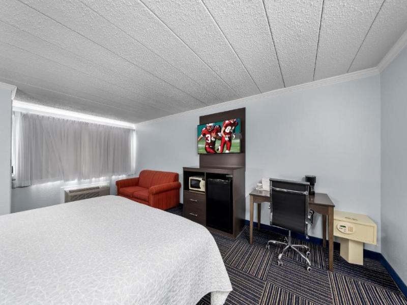 Admiralty Inn & Suites - A Red Collection Hotel image