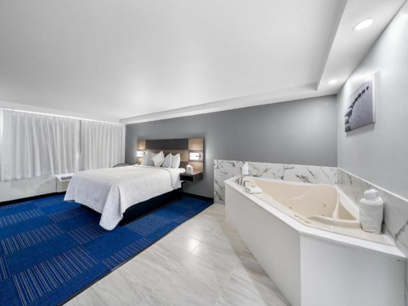 Admiralty Inn & Suites - A Red Collection Hotel image