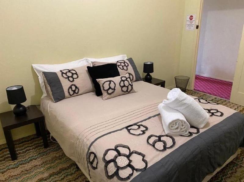 Royal Hotel Capertee image