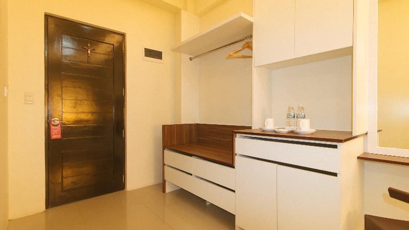 Reddoorz @ Leoncia Apartelle Mandaue City image