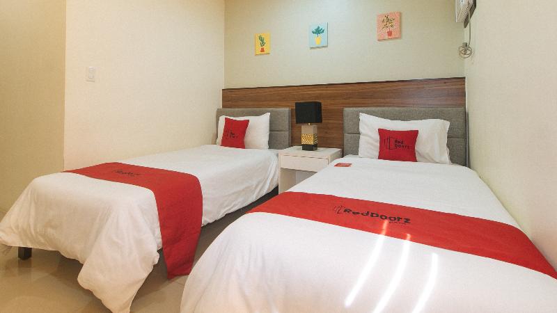 Reddoorz @ Leoncia Apartelle Mandaue City image