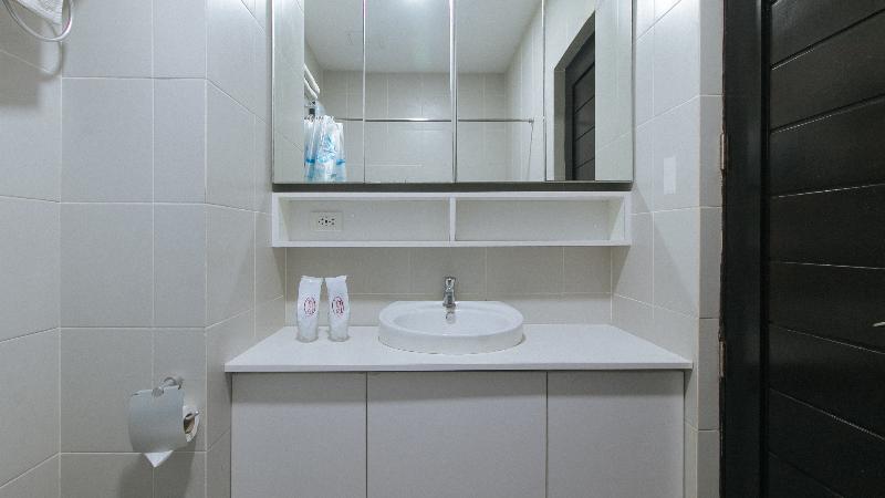 Reddoorz @ Leoncia Apartelle Mandaue City image