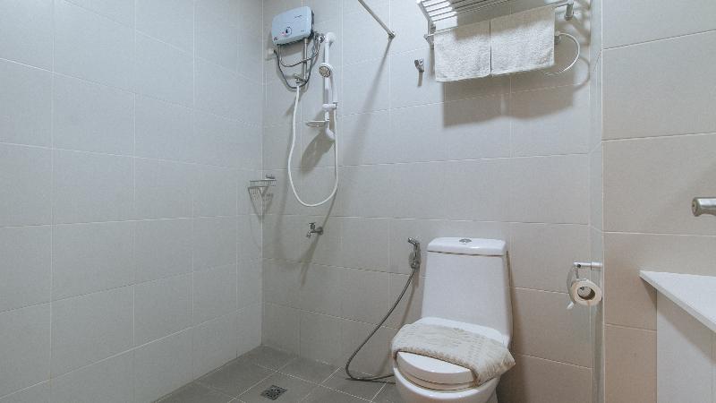 Reddoorz @ Leoncia Apartelle Mandaue City image
