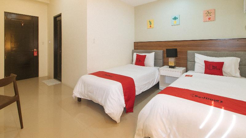 Reddoorz @ Leoncia Apartelle Mandaue City image