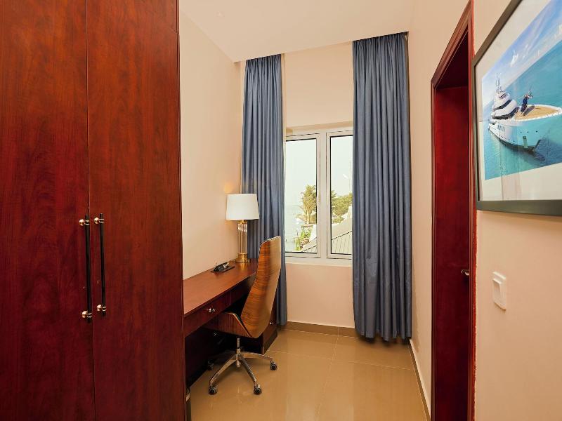 The Yacht Hotel image