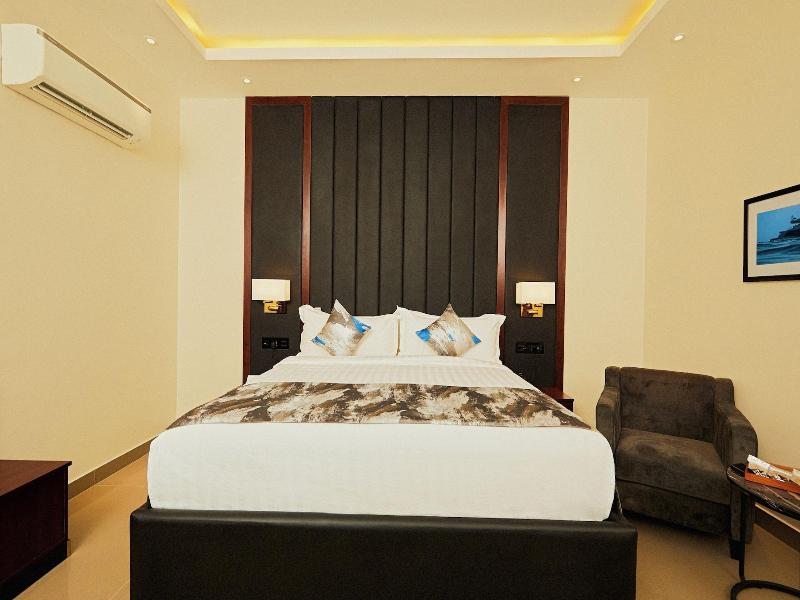 The Yacht Hotel image
