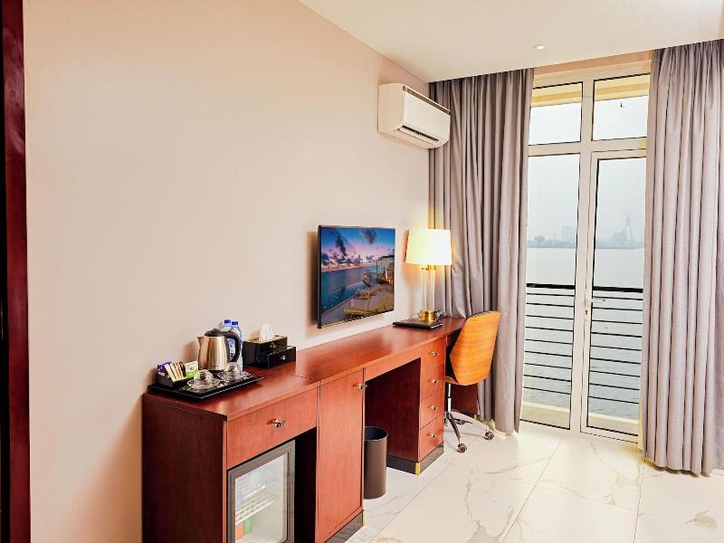 The Yacht Hotel image