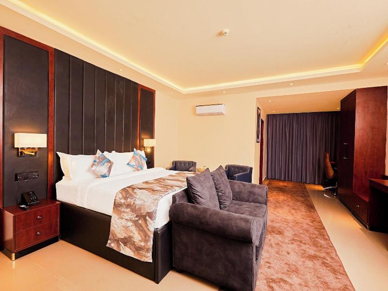 The Yacht Hotel image