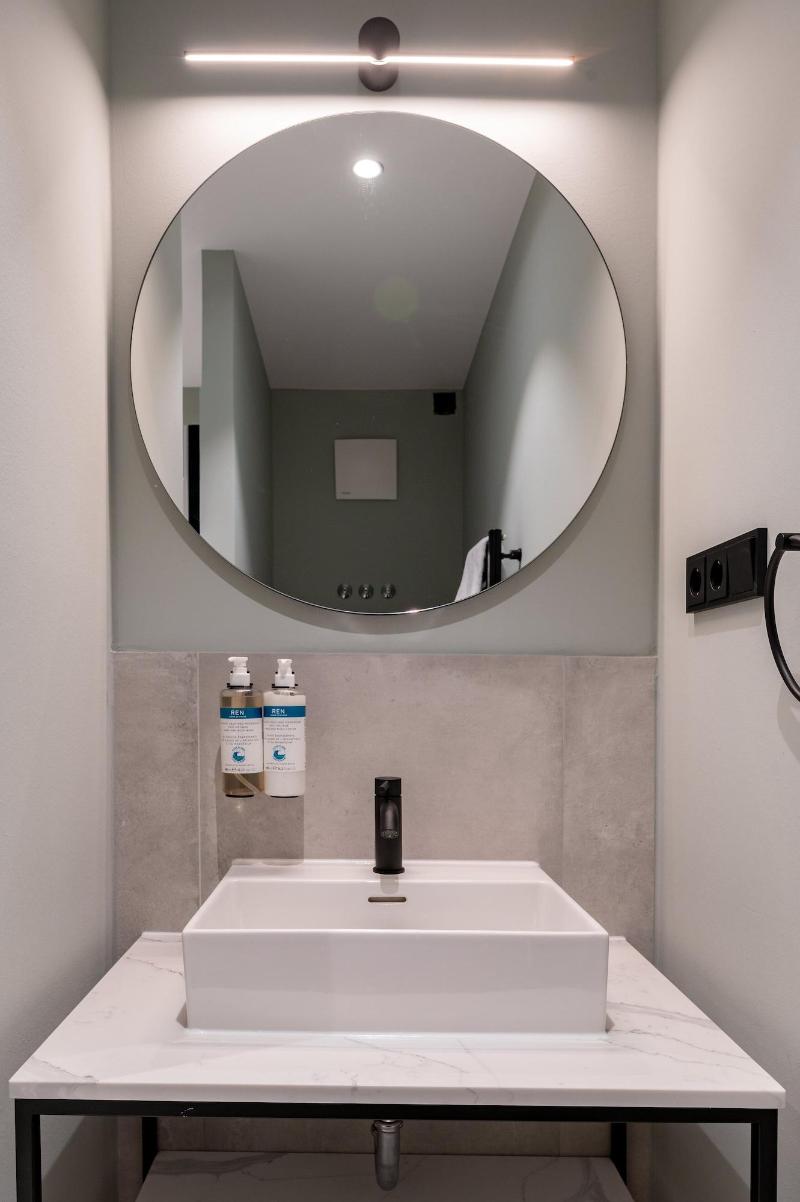 Numa | Saga Apartments image