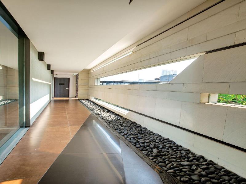 Miers Kuningan Artotel Curated image