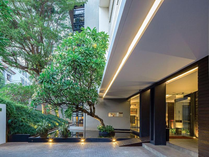 Miers Kuningan Artotel Curated image