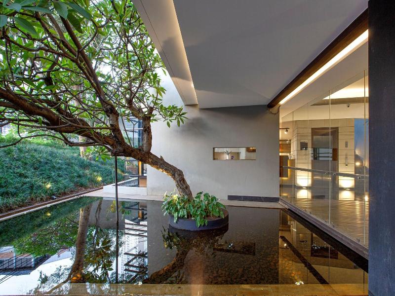 Miers Kuningan Artotel Curated image