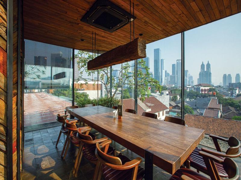 Miers Kuningan Artotel Curated image