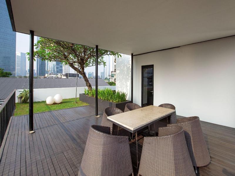 Miers Kuningan Artotel Curated image