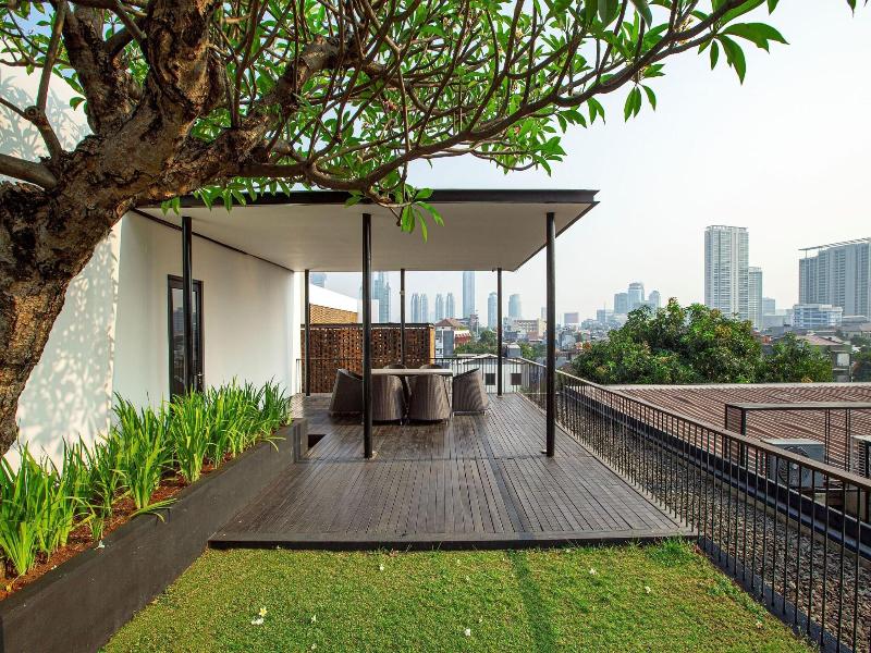 Miers Kuningan Artotel Curated image