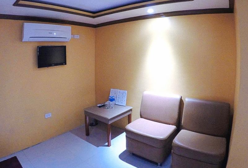 Reddoorz Plus @ Taj Hotel Tuguegarao image