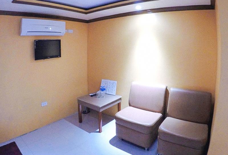 Reddoorz Plus @ Taj Hotel Tuguegarao image