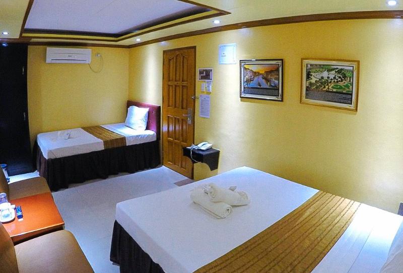 Reddoorz Plus @ Taj Hotel Tuguegarao image