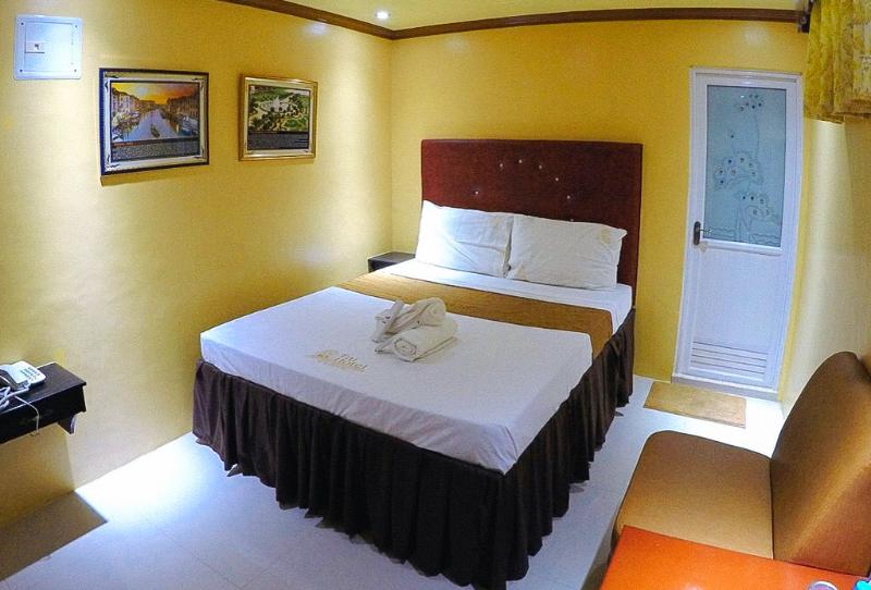 Reddoorz Plus @ Taj Hotel Tuguegarao image