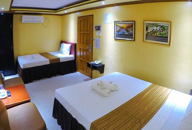 Reddoorz Plus @ Taj Hotel Tuguegarao image