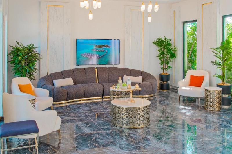 Lobby & Reception