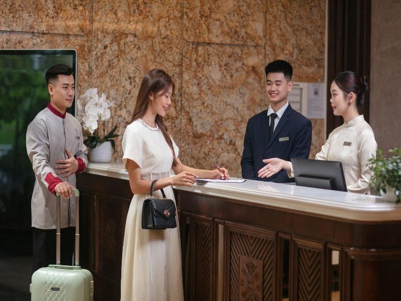 Gloud Hotel image