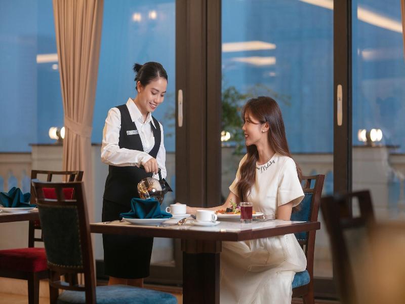 Gloud Hotel image