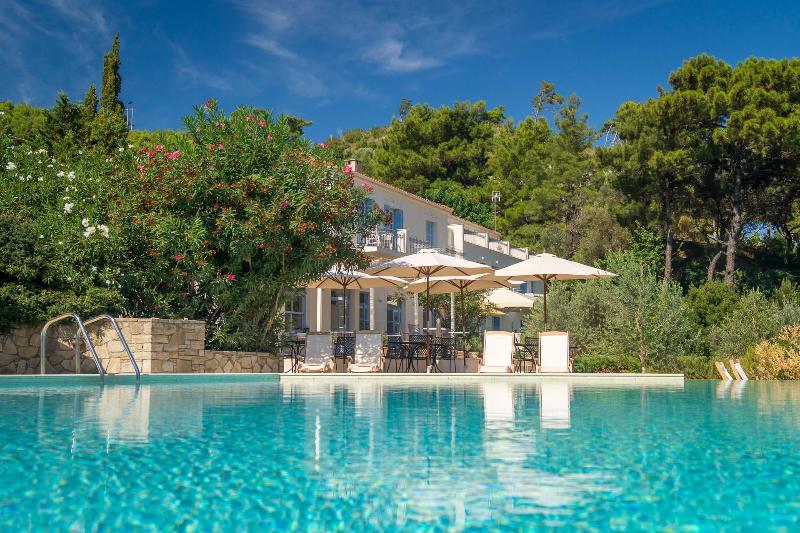 Armonia Bay Hotel image