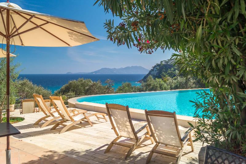 Armonia Bay Hotel image