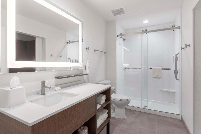 Home2 Suites By Hilton Lake Jackson image