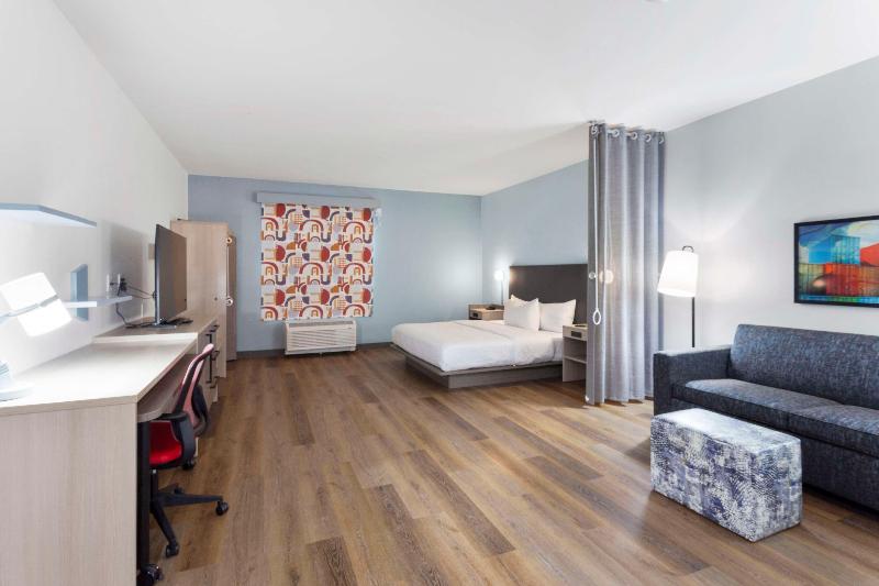 Home2 Suites By Hilton Lake Jackson image