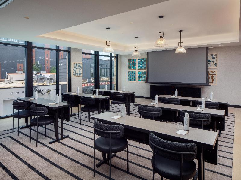 Homewood Suites Hilton Nashville Downtown Gulch image