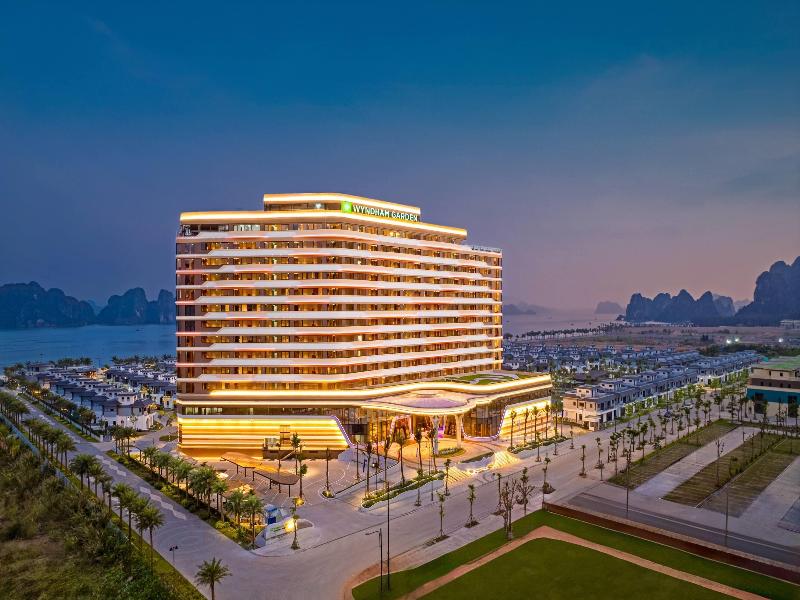 Wyndham Garden Sonasea Van Don image