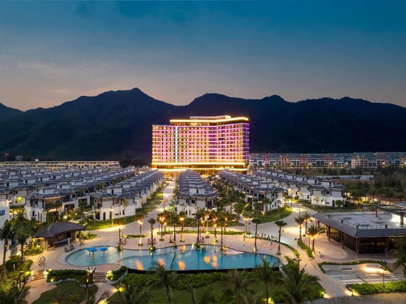 Wyndham Garden Sonasea Van Don image