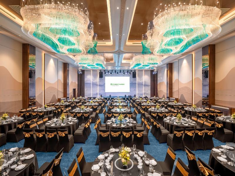 Wyndham Garden Sonasea Van Don image