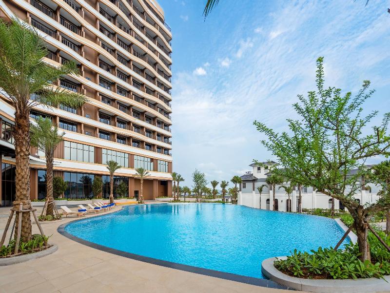 Wyndham Garden Sonasea Van Don image