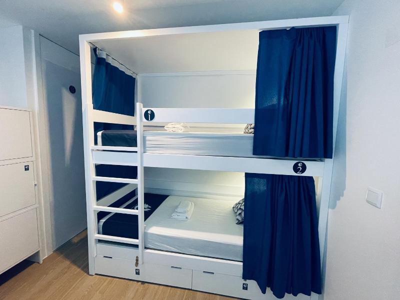 Patenope Hostel And Suites image