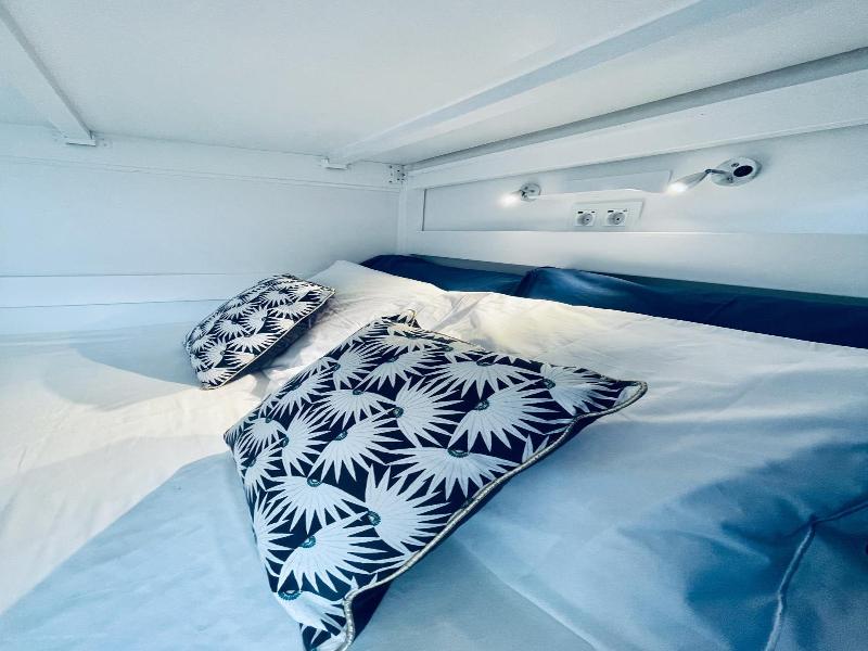 Patenope Hostel And Suites image