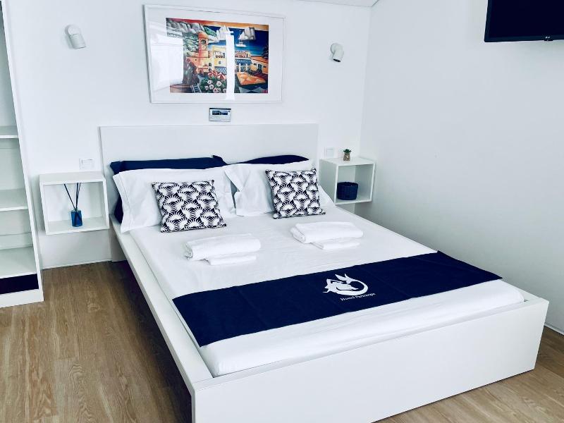 Patenope Hostel And Suites image
