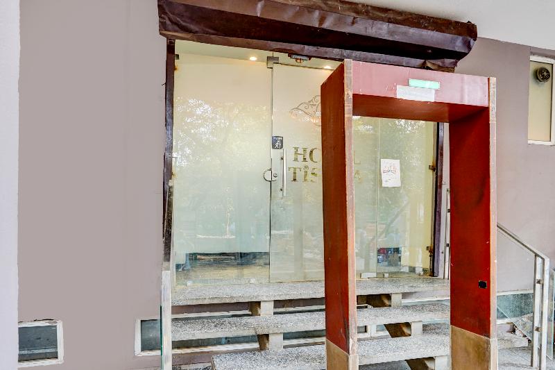 Super Townhouse Tisya Pitampura West Enclave