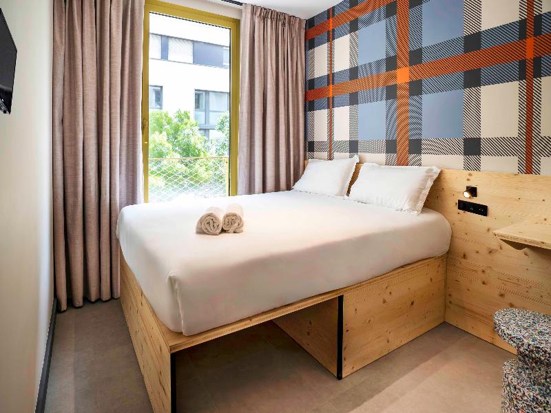 easyHotel Marseille Euromed image