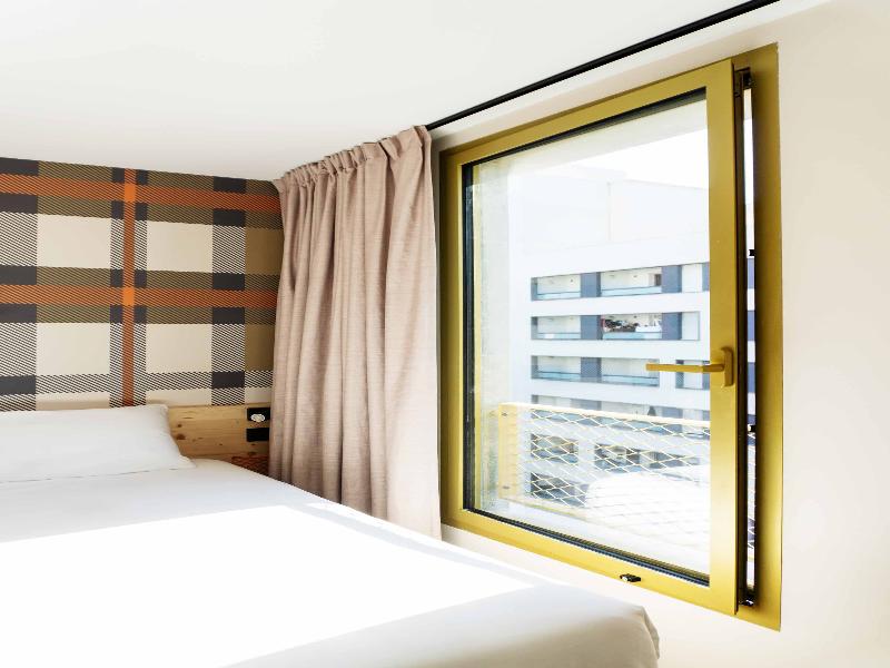easyHotel Marseille Euromed image