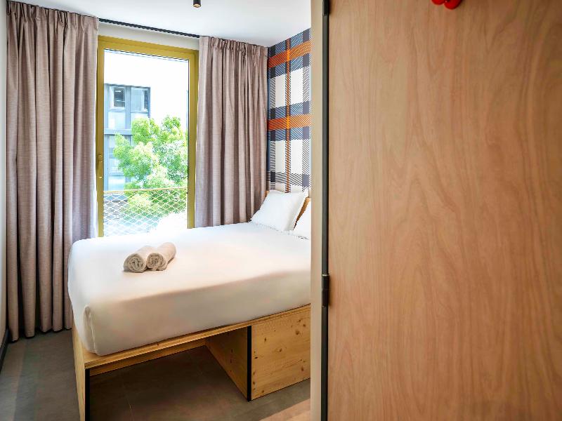 easyHotel Marseille Euromed image