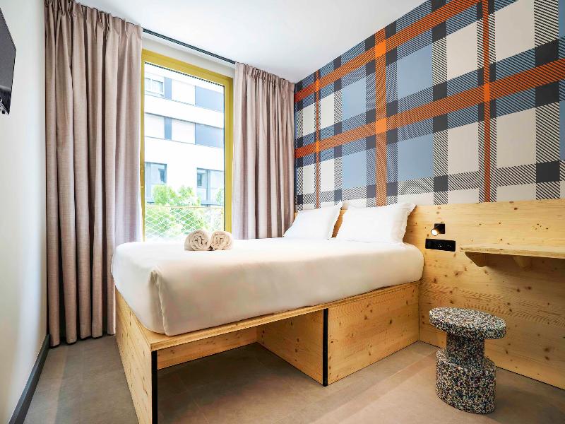 easyHotel Marseille Euromed image