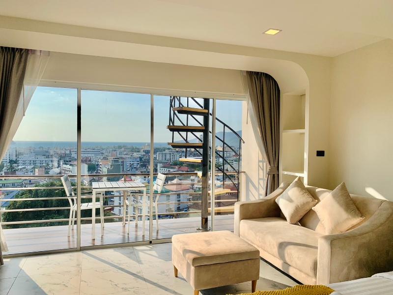 Oceanview Treasure Hotel And Residence
