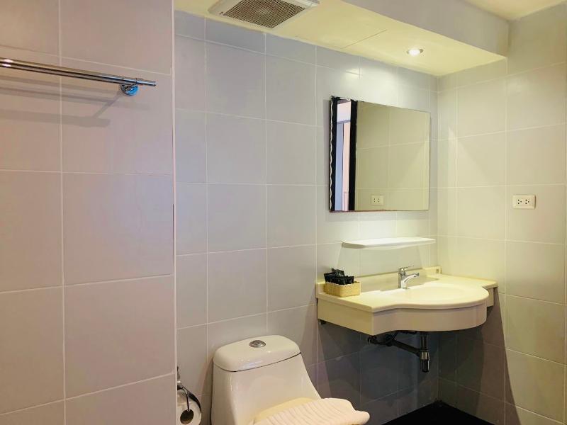 Oceanview Treasure Hotel And Residence
